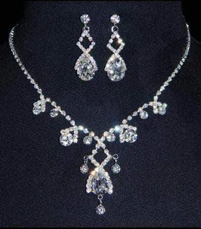 14427 Gated Pear Necklace Set Limited Supply 4035 Necklaces