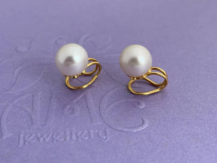 Earrings AME Jewellery 85mm White Freshwater Pearl clipon Earrings in 14K Yellow Gold