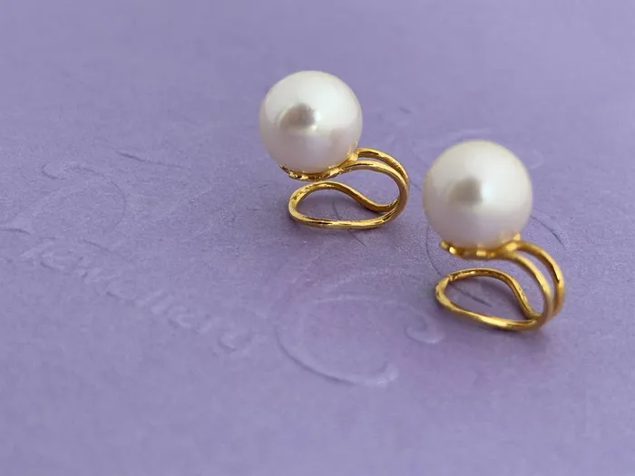 Earrings AME Jewellery 85mm White Freshwater Pearl clipon Earrings in 14K Yellow Gold