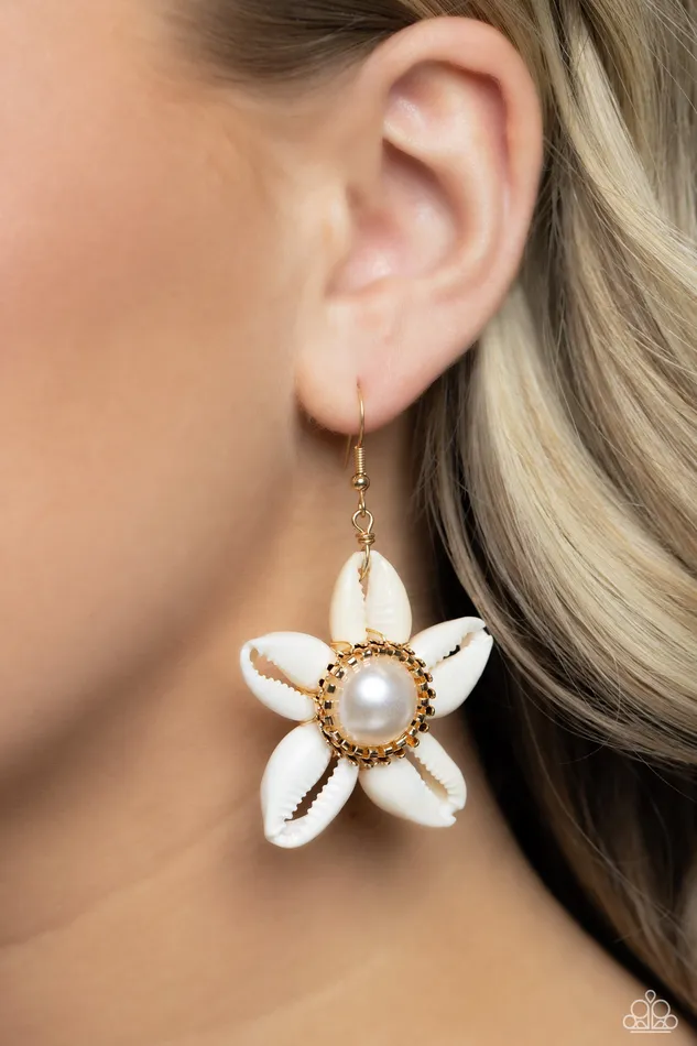 Say SEAS Gold White Pearl Shell Earrings Paparazzi Paparazzi Accessories Earrings